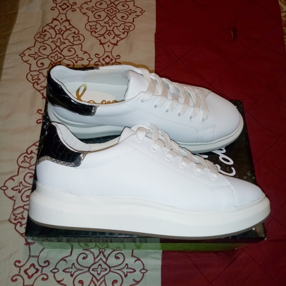 Sam Edelman Moxie Sneakers - Picture 7 of 8